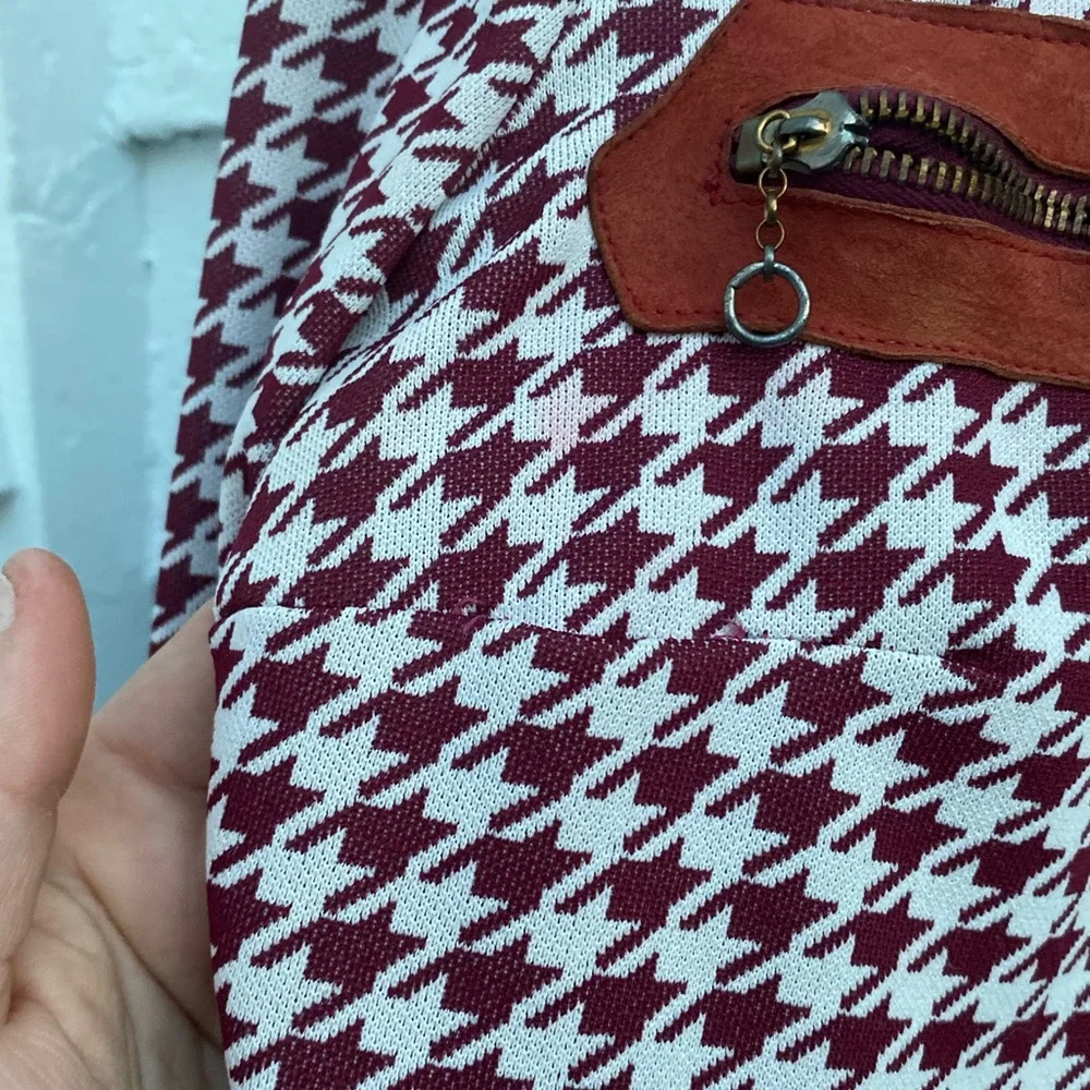 Stylish Houndstooth Blazer Jacket in Maroon and White - Picture 7 of 8
